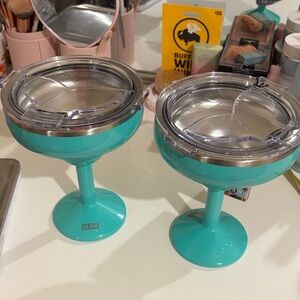 ORCA Rita Teal Glasses with Lids one brand new one used